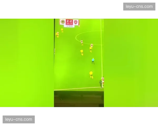 终场哨响,伊蒂哈德球场响起“我们是冠军”的歌声 终场哨响,伊蒂哈德球场响起“我们是冠军”的歌声